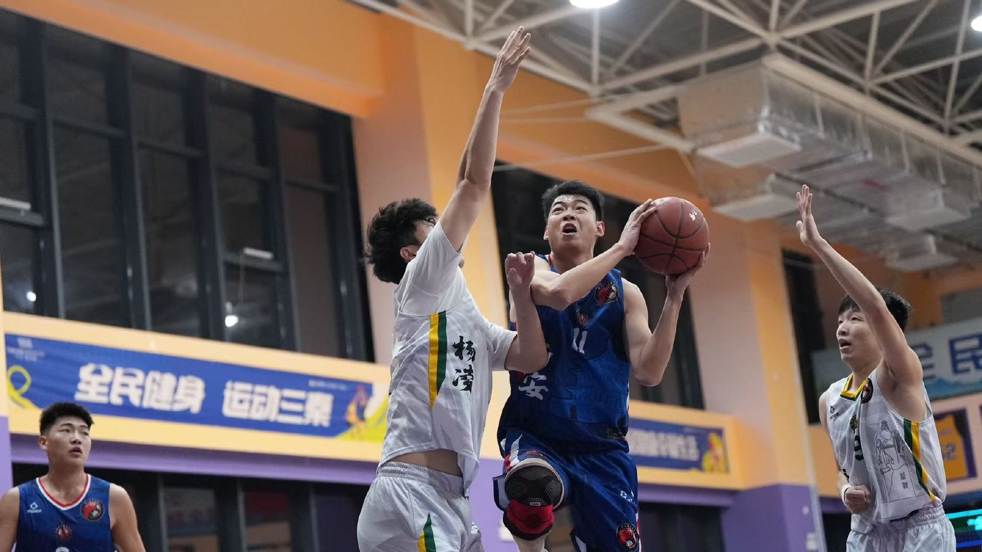 陕西男篮在昨天比赛中击败对手，赢得了比赛