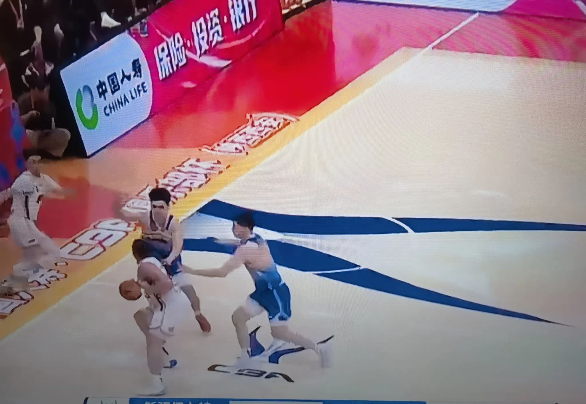 赛事回顾：前场大闹那些令球迷惊叹的瞬间