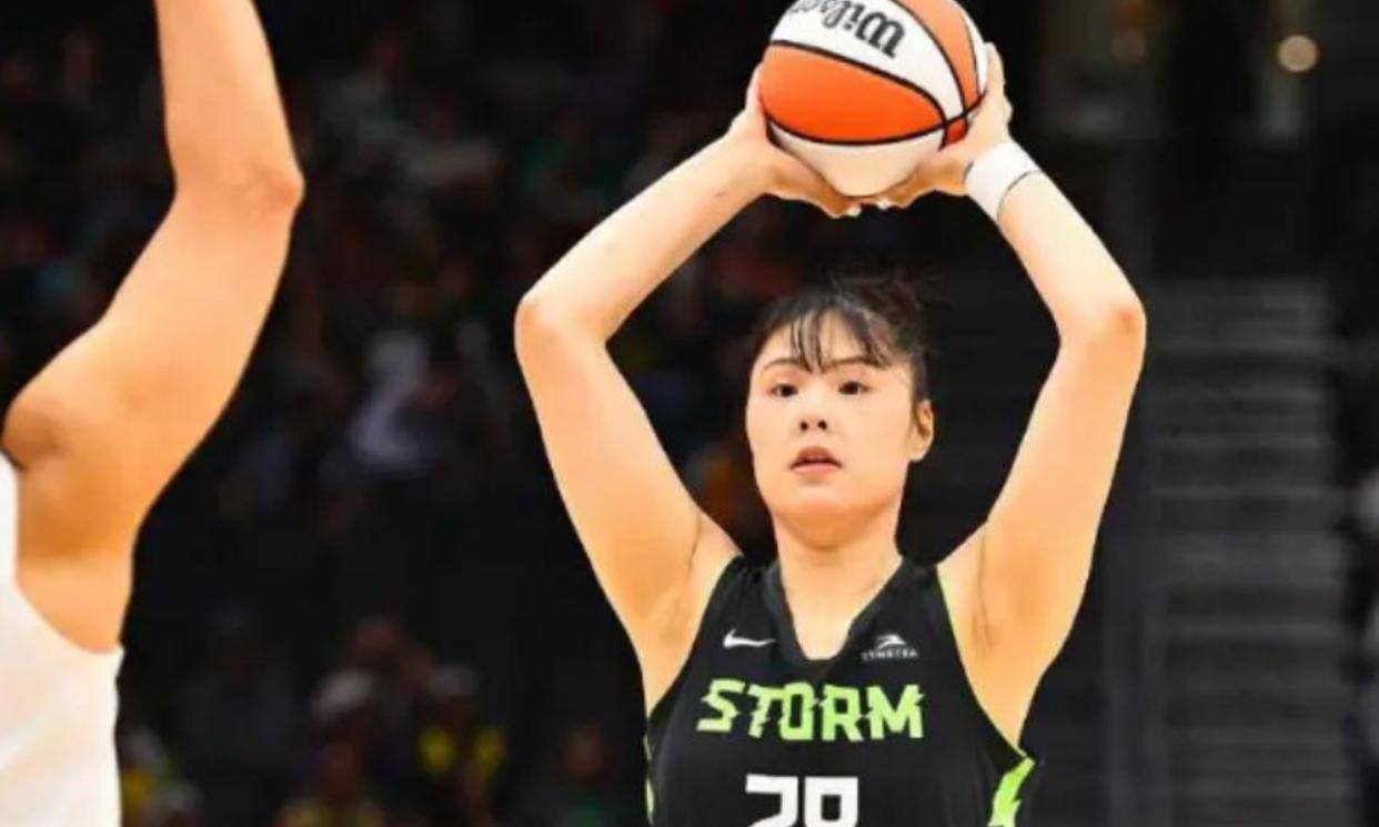 包含19分12篮板！李月汝取得WNBA生涯首次两双的词条