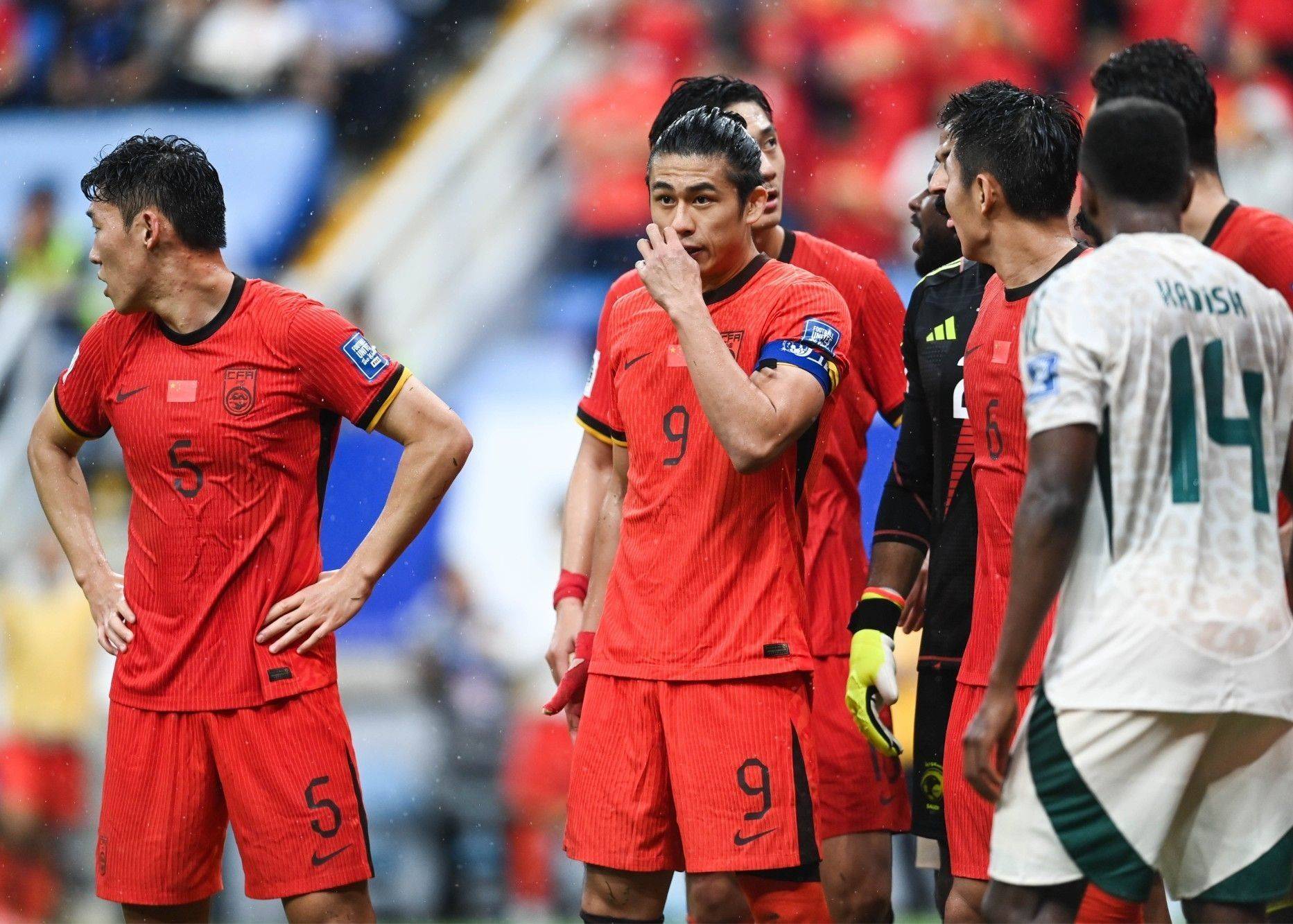 东亚杯-张玉宁失单刀国足0-2不敌日本遭两连败
