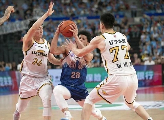 弗格32分辽宁终结上海16连胜江苏不敌新疆