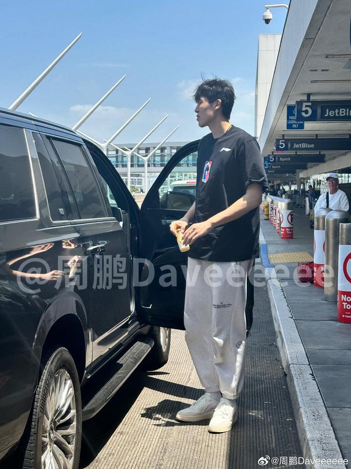 杨瀚森在洛杉矶进行训练与球哥等人同场竞技