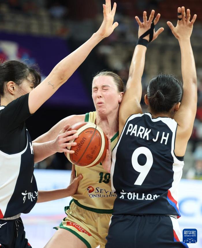 女篮亚洲杯决赛：澳大利亚半场54-43领先日本，田中心19分