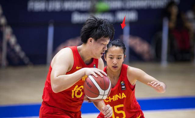 场均19分11板!1米75女篮后卫加冕世青赛篮板王该给机会的简单介绍