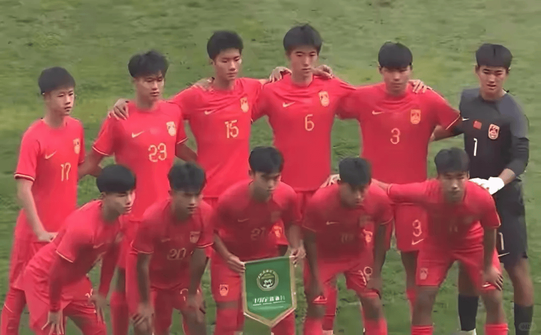 包含国际足球比赛现场回顾，中国队实力获得认可的词条
